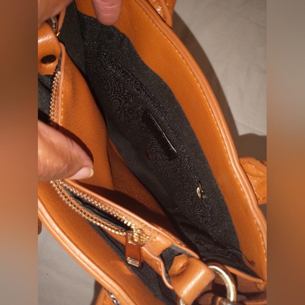 Imoshion Tan Small Crossbody/Hand purse - Picture 7 of 11
